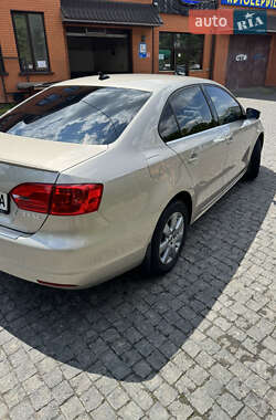 Седан Volkswagen Jetta 2013 в 