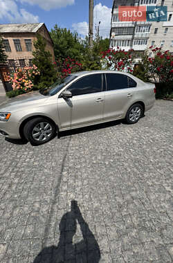 Седан Volkswagen Jetta 2013 в 