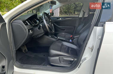 Седан Volkswagen Jetta 2015 в 