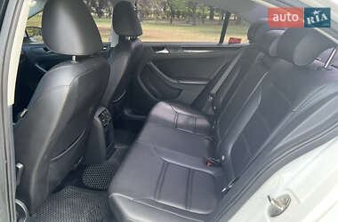 Седан Volkswagen Jetta 2015 в 