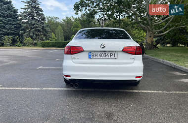 Седан Volkswagen Jetta 2015 в 