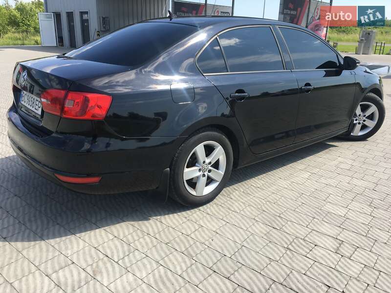 Седан Volkswagen Jetta 2012 в Львове