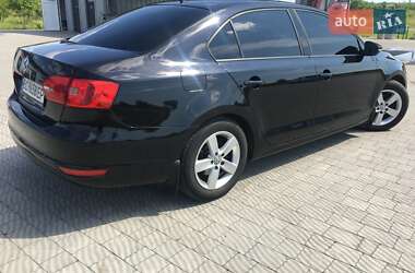 Седан Volkswagen Jetta 2012 в 
