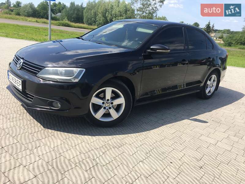 Седан Volkswagen Jetta 2012 в 