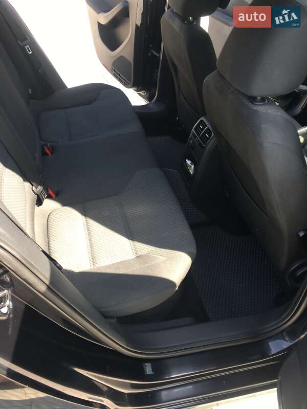 Седан Volkswagen Jetta 2012 в Львове