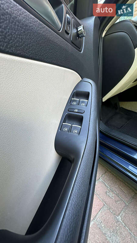 Седан Volkswagen Jetta 2013 в Києві