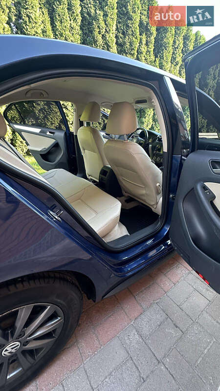Седан Volkswagen Jetta 2013 в Києві