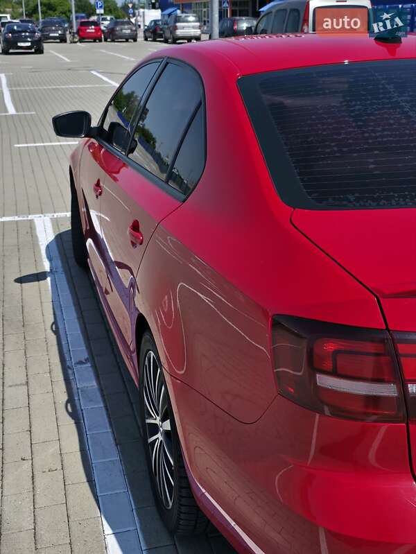 Седан Volkswagen Jetta 2015 в Нововолинську