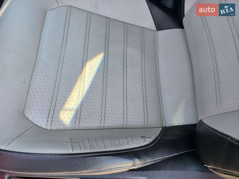 Седан Volkswagen Jetta 2015 в Нововолинську