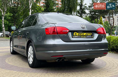 Седан Volkswagen Jetta 2013 в 