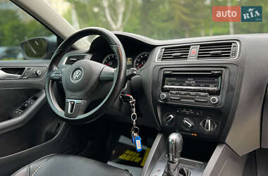 Седан Volkswagen Jetta 2013 в 