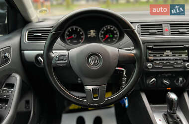 Седан Volkswagen Jetta 2013 в 