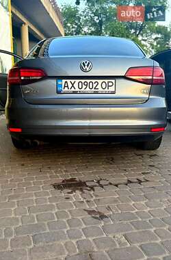 Седан Volkswagen Jetta 2015 в Харькове