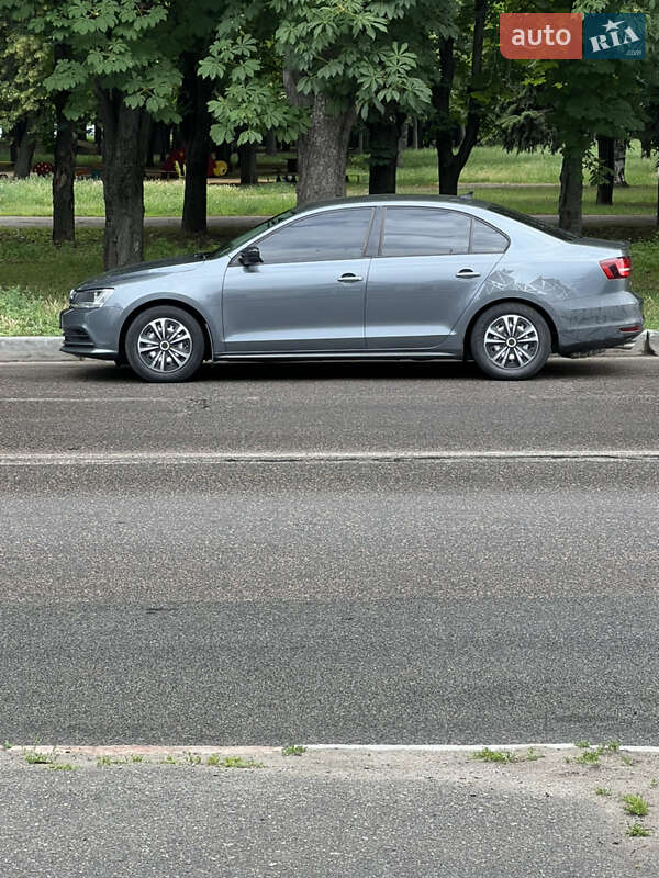 Седан Volkswagen Jetta 2015 в Полтаві