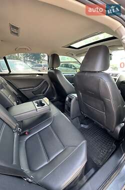 Седан Volkswagen Jetta 2016 в 