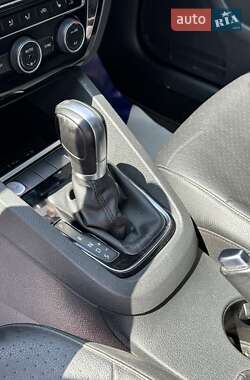 Седан Volkswagen Jetta 2016 в 