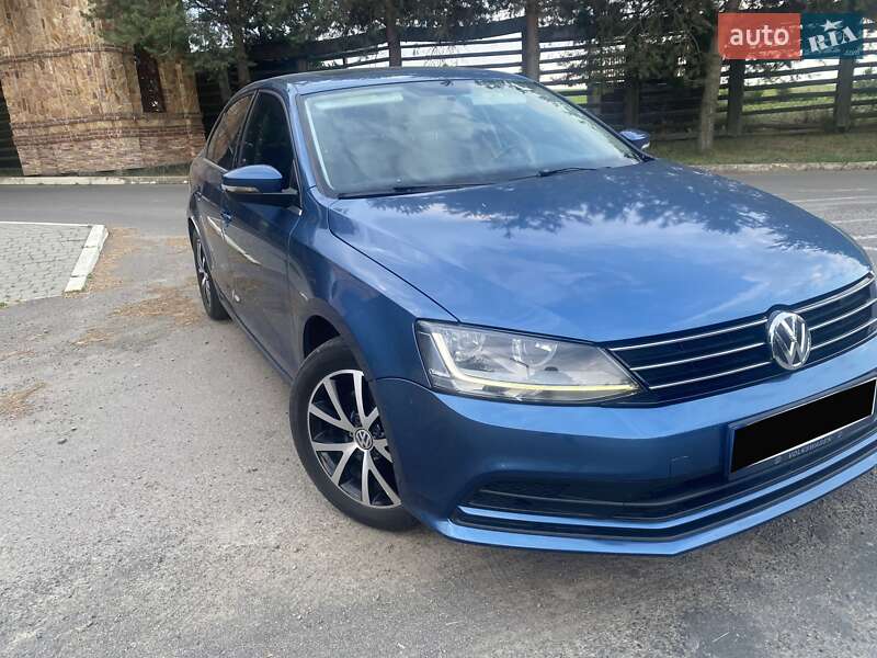 Седан Volkswagen Jetta 2017 в 