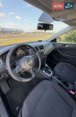 Седан Volkswagen Jetta 2013 в 
