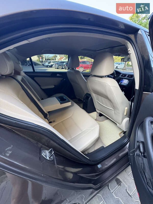 Седан Volkswagen Jetta 2014 в Ужгороді