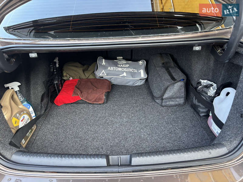 Седан Volkswagen Jetta 2014 в Ужгороді