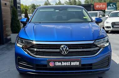 Седан Volkswagen Jetta 2023 в 