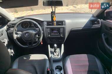 Седан Volkswagen Jetta 2016 в 