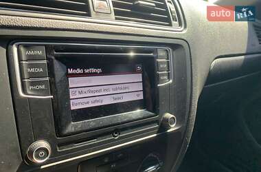 Седан Volkswagen Jetta 2016 в 