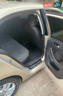 Седан Volkswagen Jetta 2012 в 