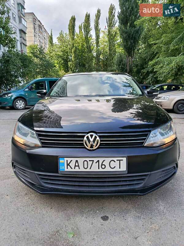 Седан Volkswagen Jetta 2011 в 