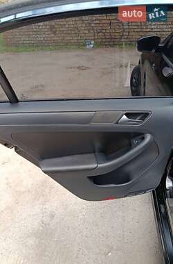 Седан Volkswagen Jetta 2011 в 