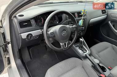 Седан Volkswagen Jetta 2011 в 