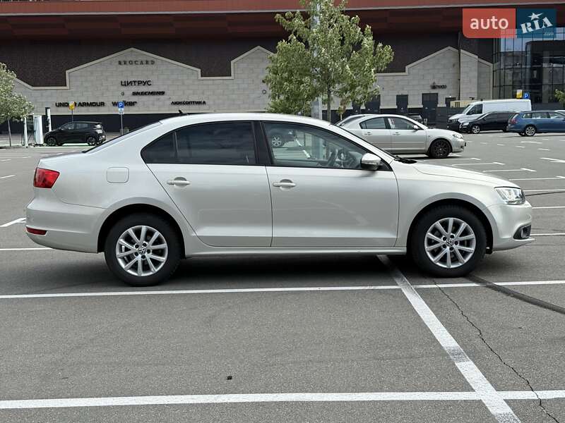 Седан Volkswagen Jetta 2011 в Киеве