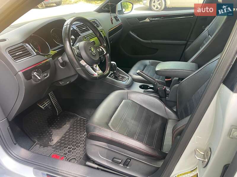 Седан Volkswagen Jetta 2016 в Львові