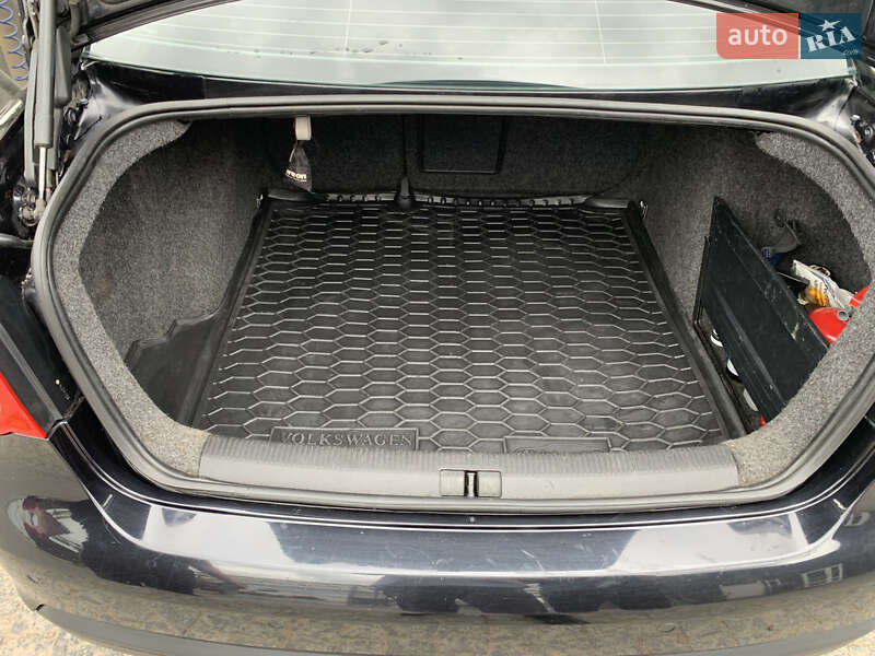 Седан Volkswagen Jetta 2005 в Полтаве