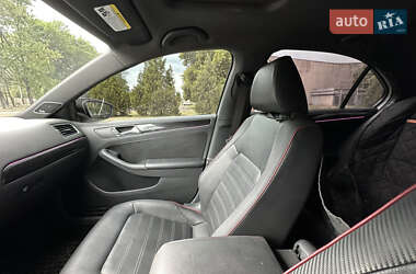 Седан Volkswagen Jetta 2014 в 