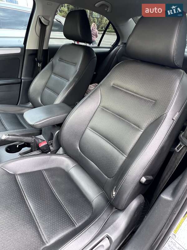 Седан Volkswagen Jetta 2013 в Києві