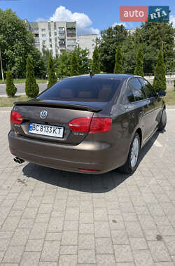 Седан Volkswagen Jetta 2011 в 