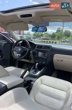 Седан Volkswagen Jetta 2011 в 
