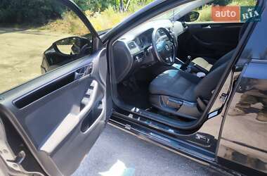 Седан Volkswagen Jetta 2011 в 
