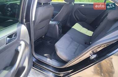 Седан Volkswagen Jetta 2011 в 