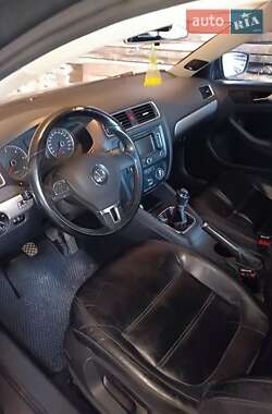 Седан Volkswagen Jetta 2011 в 