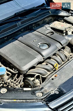 Седан Volkswagen Jetta 2011 в 