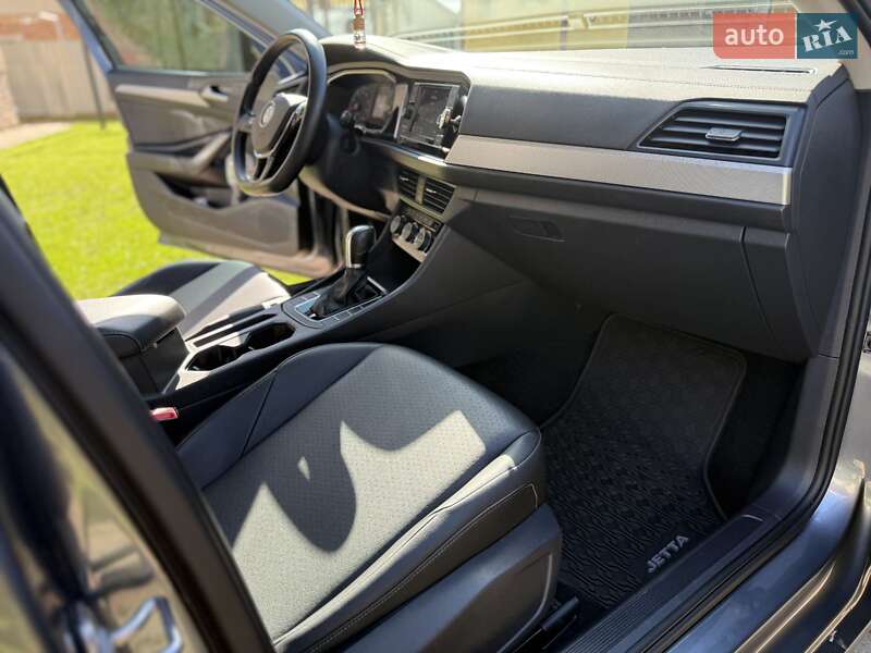 Седан Volkswagen Jetta 2019 в Стрые