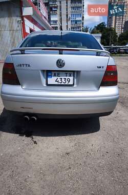 Седан Volkswagen Jetta 2003 в 