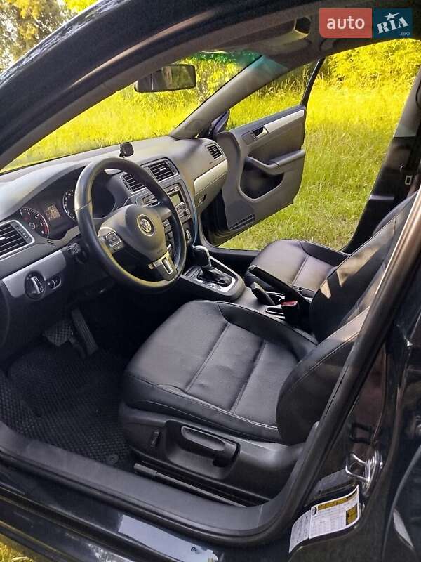 Седан Volkswagen Jetta 2013 в Мурованых Куриловцах