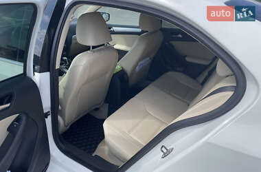 Седан Volkswagen Jetta 2014 в 
