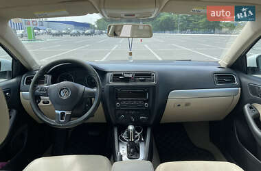 Седан Volkswagen Jetta 2014 в 