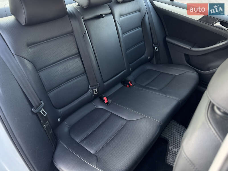 Седан Volkswagen Jetta 2012 в Житомире