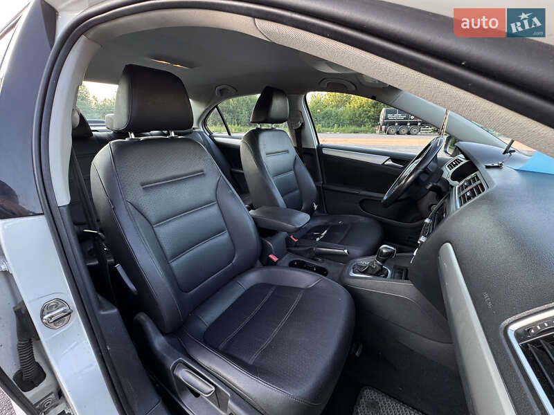 Седан Volkswagen Jetta 2012 в Житомире