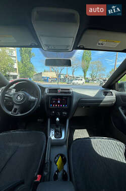 Седан Volkswagen Jetta 2012 в 